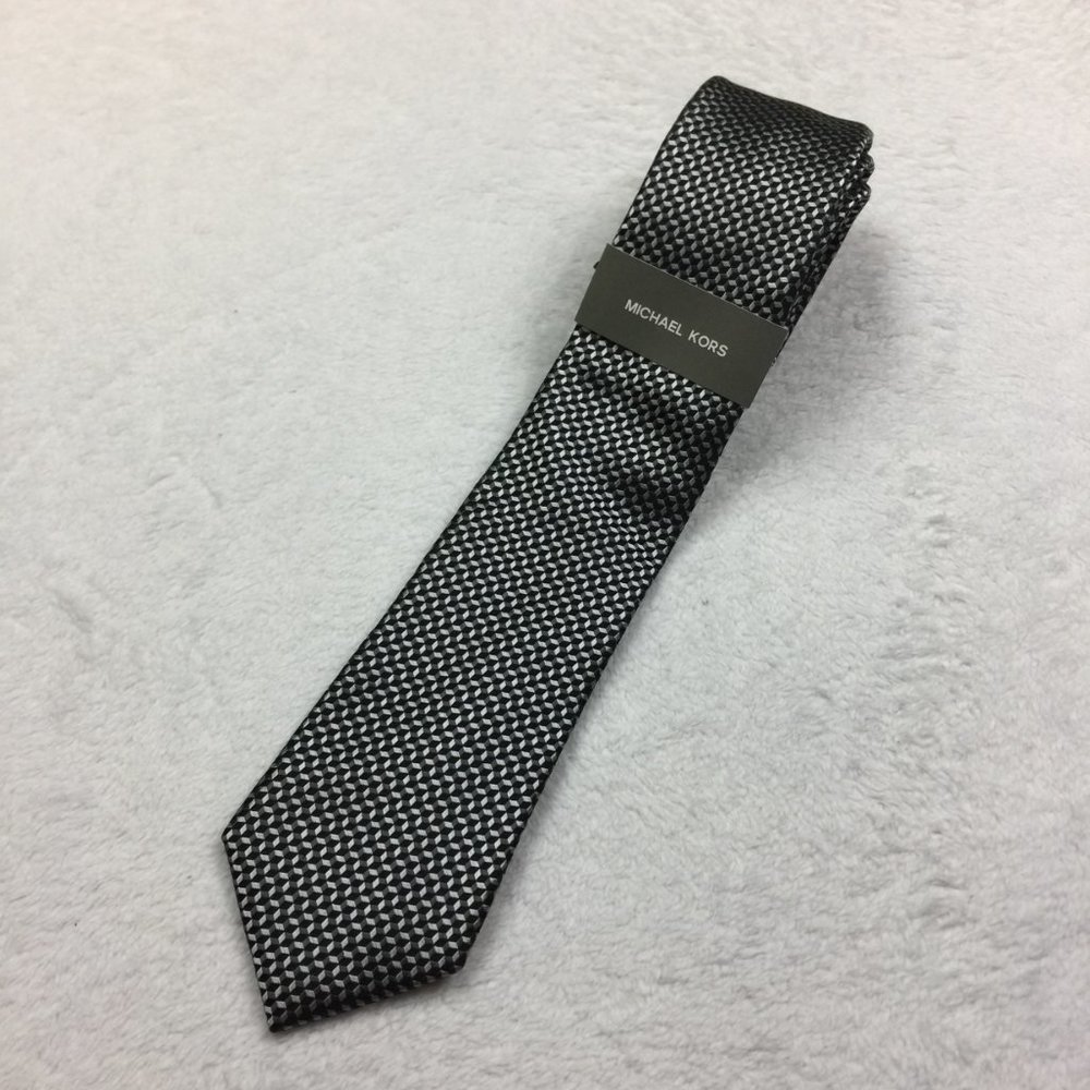 New! Michael Kors Mens Tie 100% Silk Gray Blue White Linked Hexagon Geometric